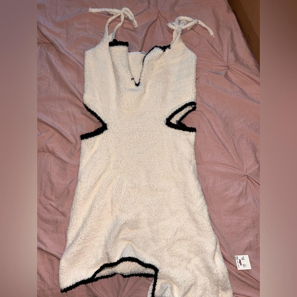 YG collection “ Cadia Cut out Dress”